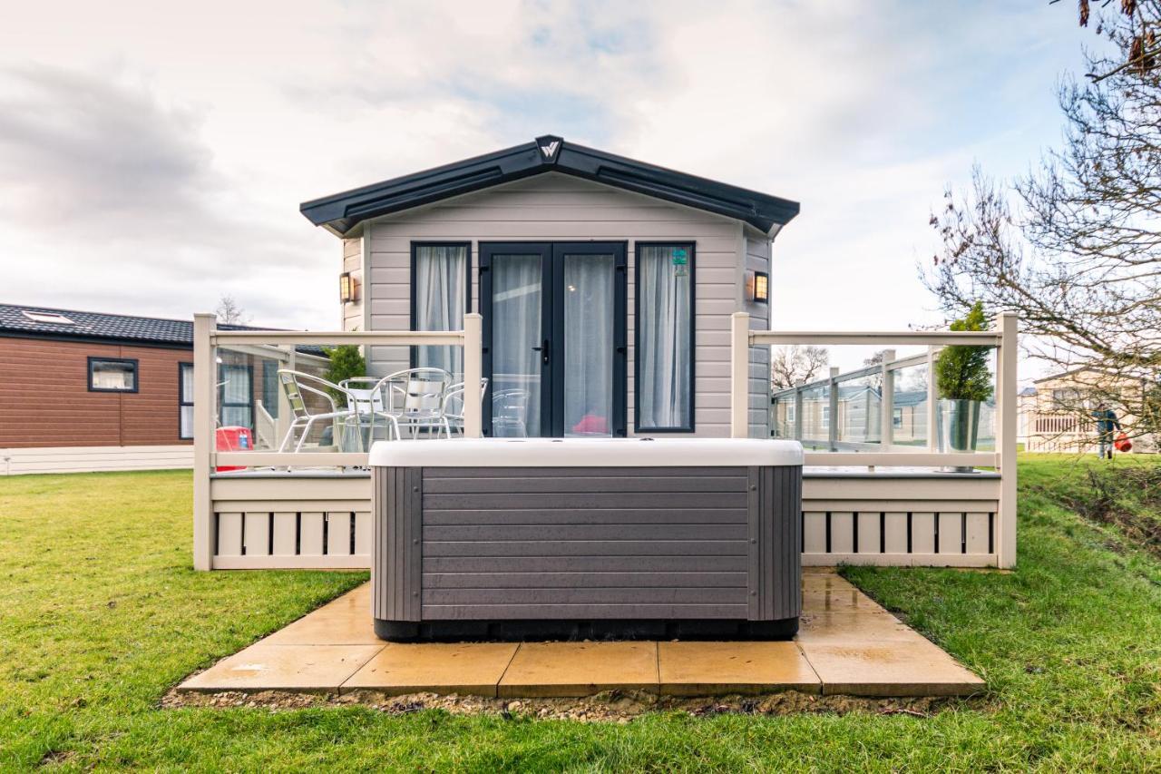Hidden Jewel Lodge With Hot Tub York Luaran gambar