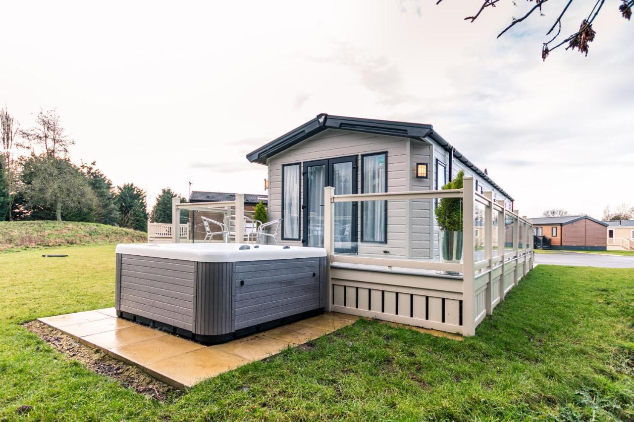 Hidden Jewel Lodge With Hot Tub York Luaran gambar