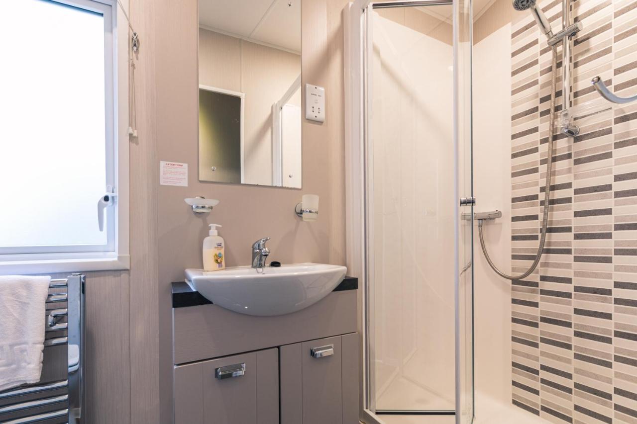 Hidden Jewel Lodge With Hot Tub York Luaran gambar